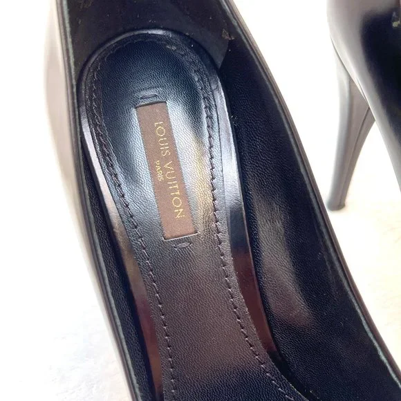 Auc Louis Vuitton Black Leather gold metal trim Pumps 7,5 Rare! $1000 - Picture 14 of 17
